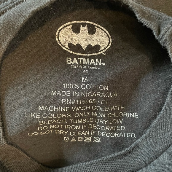 Black Batman T-Shirt, Adult Size Medium - Picture 4 of 4